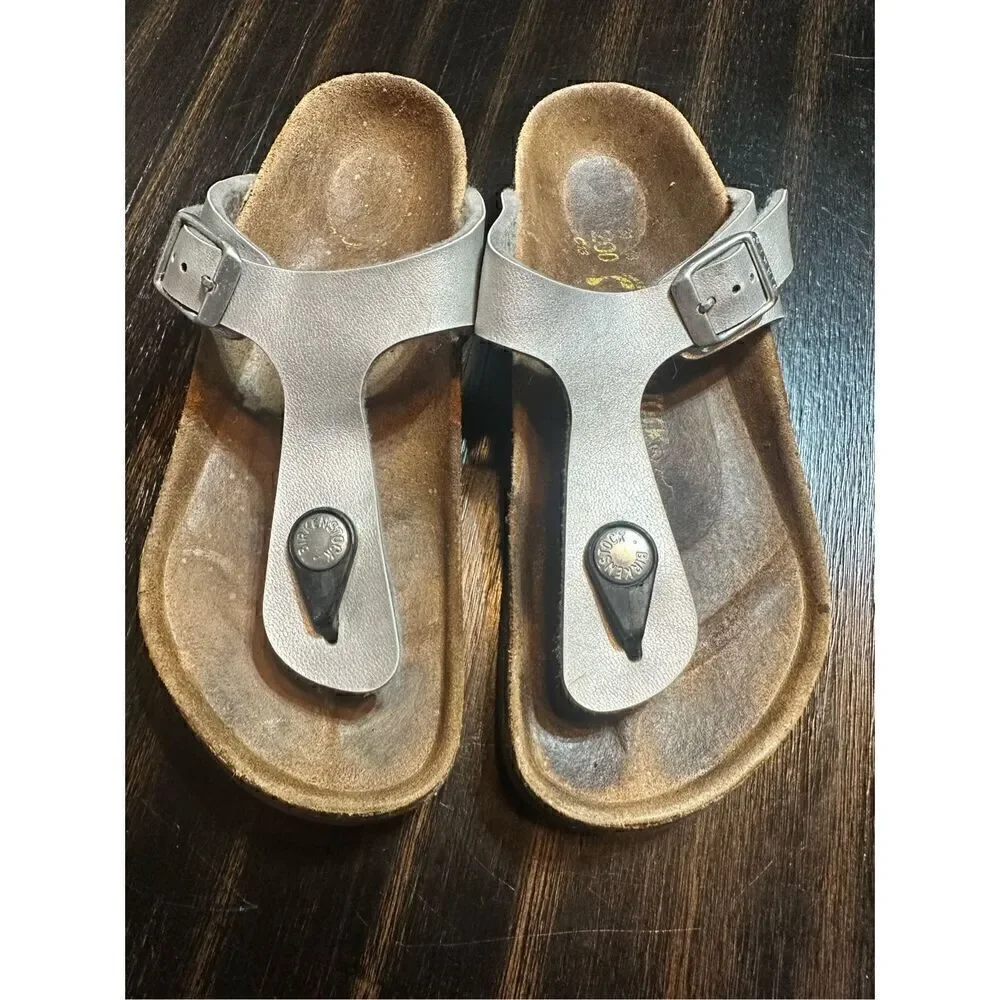Birkenstock Gizeh kids leather silver sandals size C13 Narrow (EU31)